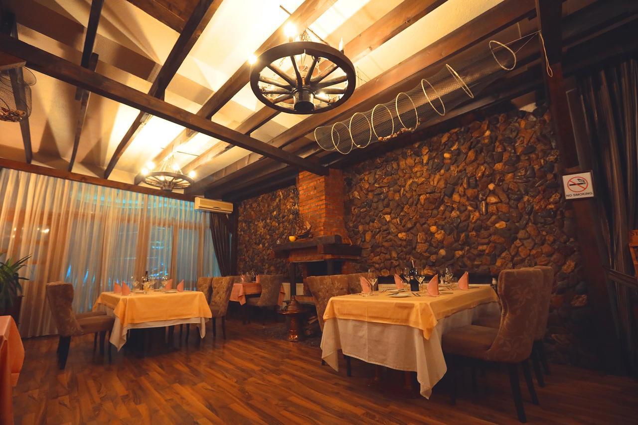 Hotel Pinocchio Priștina Exterior foto